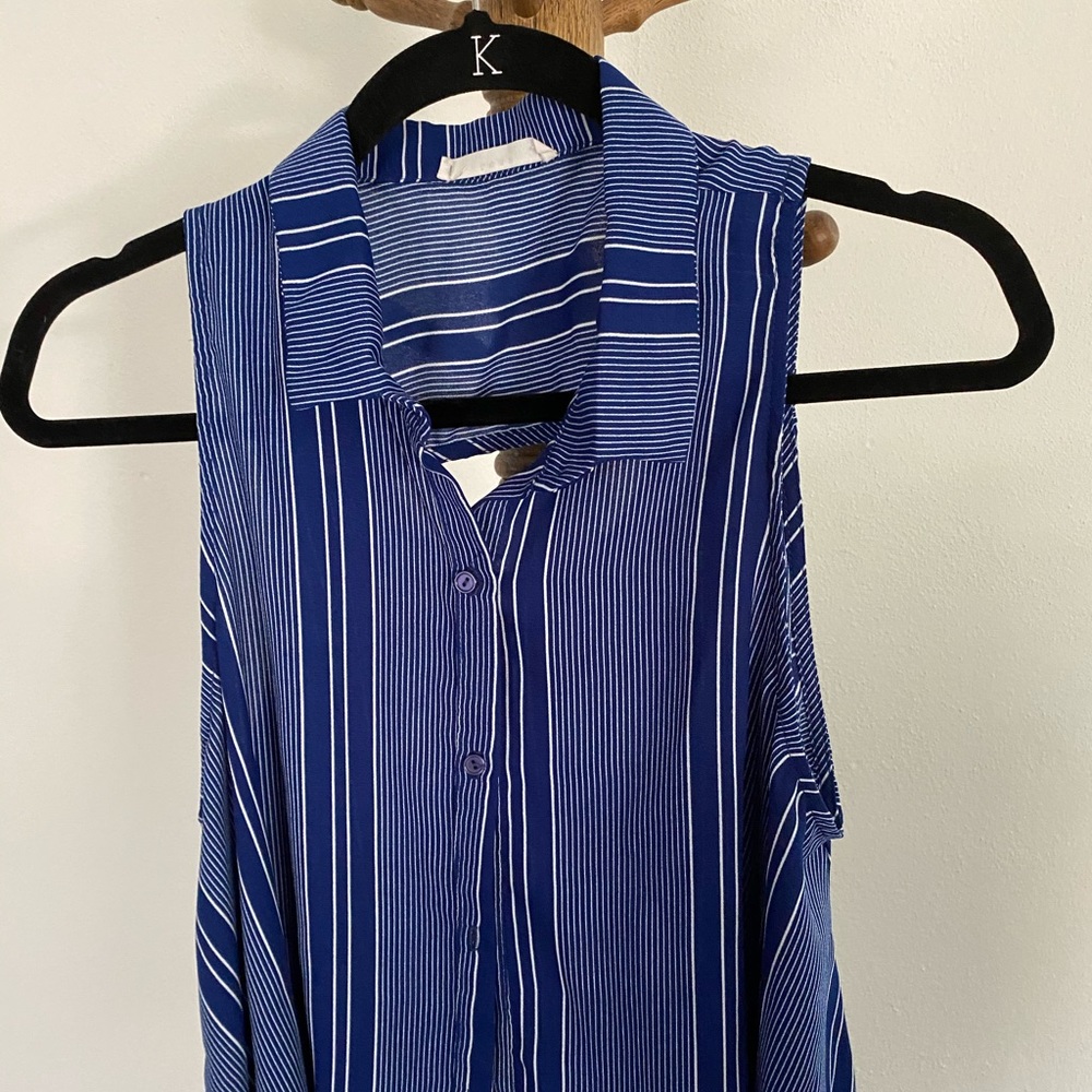 Light Collared Blouse - Picture 8 of 9